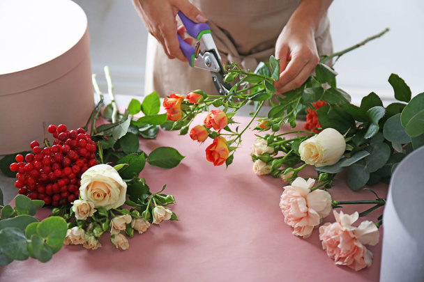 florist hands making composition - Fotografie, Obrázek