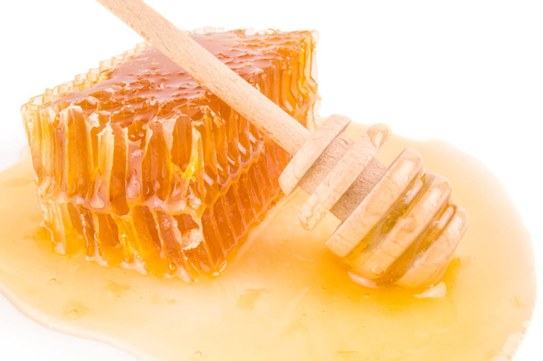 Μέλι που απομονώνονται σε ένα λευκό φόντο cutout - Φωτογραφία, εικόνα