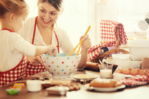 Spending Quality Family Time. Baking Cakes.  - Фото, изображение