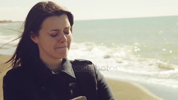 business woman crying in front of beach strong problem concept - Πλάνα, βίντεο