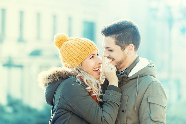 Happy Couple Spending Winter Day in the City - Fotografie, Obrázek