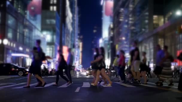 gente cruzando la calle  - Metraje, vídeo
