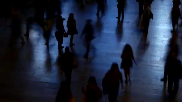 Fußgänger auf überfüllter Stadtstraße - Filmmaterial, Video