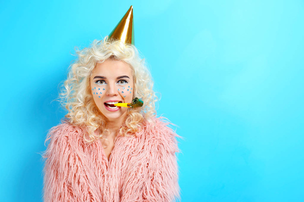 Funny girl in birthday hat on blue background - Foto, Imagem
