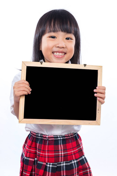 Happy Asian Chinese little girl holding blackboard - Foto, Bild