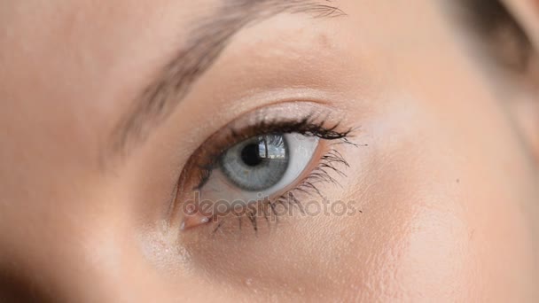 Macro close-up woman eye blinking - Materiał filmowy, wideo