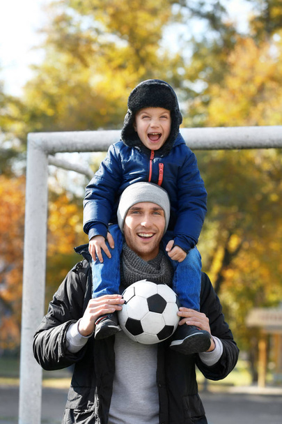 Father and son with ball - Foto, Imagem