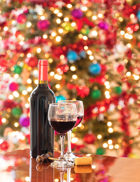 Celebrating the holiday season with red wine  - Fotoğraf, Görsel