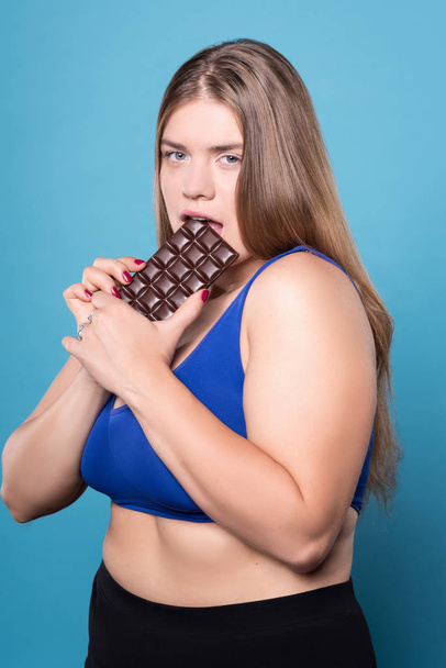 Chubby woman sexy eating chocolate - Φωτογραφία, εικόνα