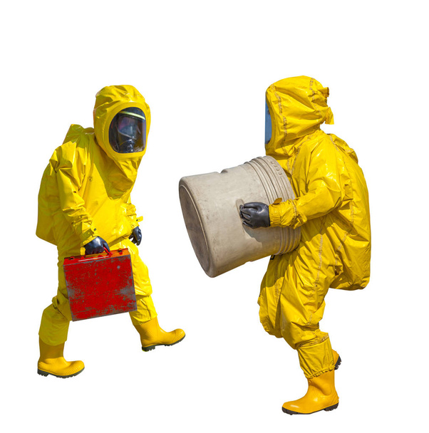 Homem isolado em terno de proteção amarela hazmat
 - Foto, Imagem