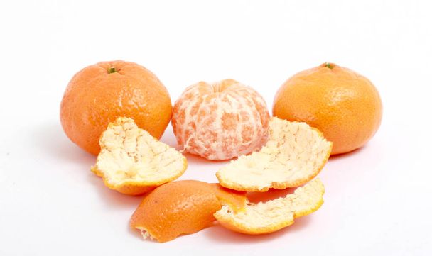 mandarinas sobre fondo blanco - Foto, imagen