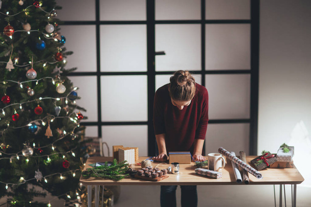Woman Wrapping Christmas Present - Fotoğraf, Görsel