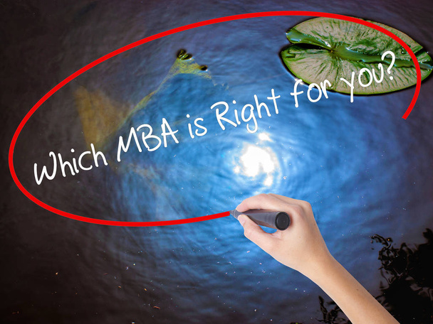 Mulher Escrita à Mão Qual MBA é certo para você? com marcador sobre
  - Foto, Imagem