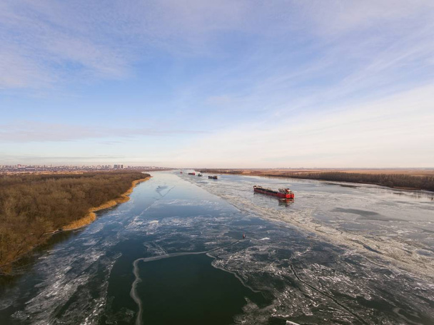Cargo ship in beautiful frozen river. - Zdjęcie, obraz