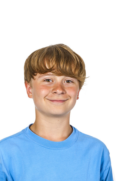 portret van vrolijke lachende jongen - Foto, afbeelding