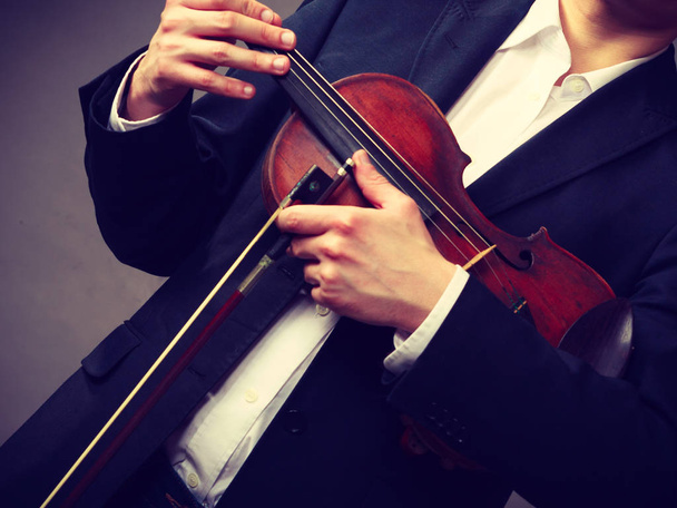 Man man dressed elegantly holding violin - Photo, image