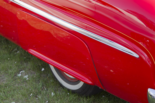 красный 1950 merc задняя панель - Фото, изображение