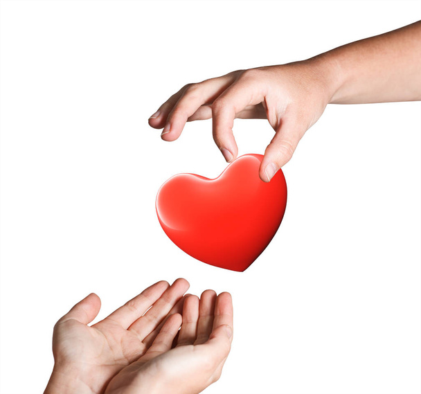 Ruce s červeným srdcem - Fotografie, Obrázek