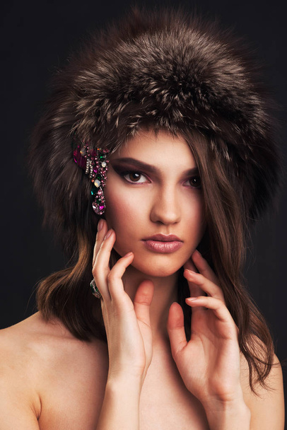 Portrait of a beautiful girl in a cap of black fox - Fotografie, Obrázek