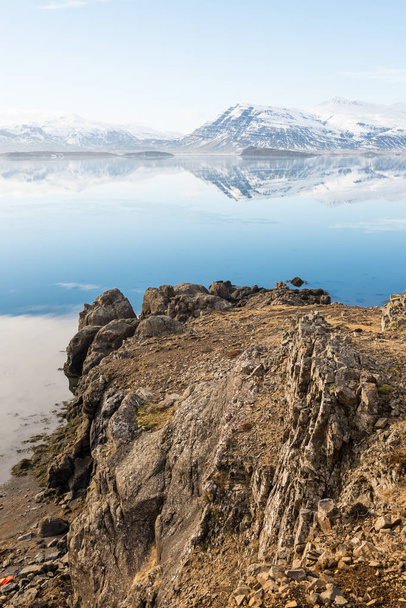 Ісландський гір з дивовижною лагуни в зимовий період - Фото, зображення