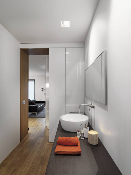  interior view of a modern bathroom - Foto, imagen