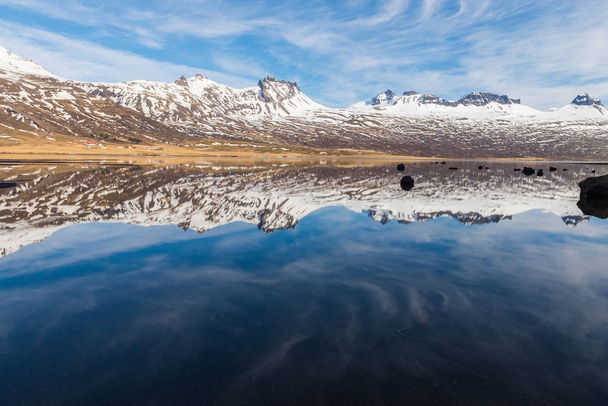Islannin vuoret hämmästyttävä laguuni talvella
 - Valokuva, kuva