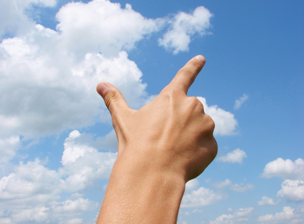 gesto da mão apontando contra o céu azul
 - Foto, Imagem