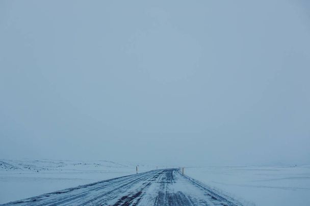 Snowy mountain road - Foto, imagen