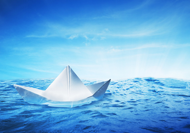 paper boat at sea on a shiny day - Фото, зображення