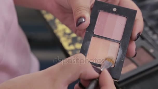 2 shots. Professional make-up artist applying cream base eyeshadow primer to model eye - Footage, Video
