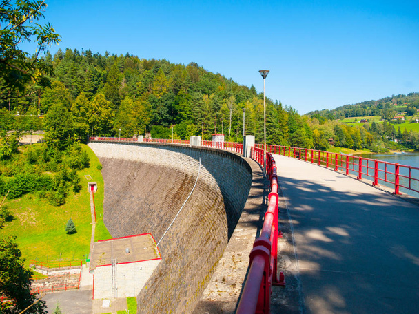 Bystricka Dam lähellä Vsetin paikassa Moravia, Tsekin tasavalta
 - Valokuva, kuva