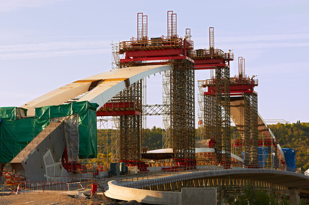 construcción del puente
 - Foto, imagen