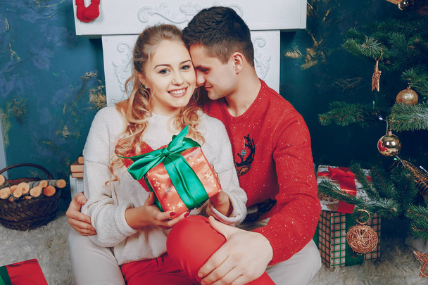 loving couple decorating Christmas tree - Foto, Imagem