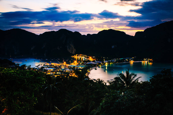 View Point bay Koh Phi Phi Don on sunset in andaman sea, Phi Phi - Foto, afbeelding