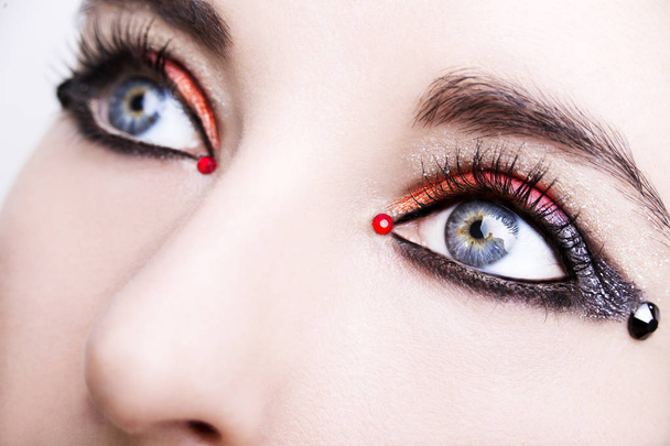 Makijaż oczu. Piękne oczy makijaż Brokat. Detal Holiday makijaż - Zdjęcie, obraz