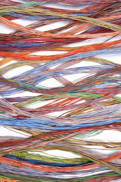 Kabli i przewodów elektrycznych i telekomunikacyjnych sieci - Zdjęcie, obraz