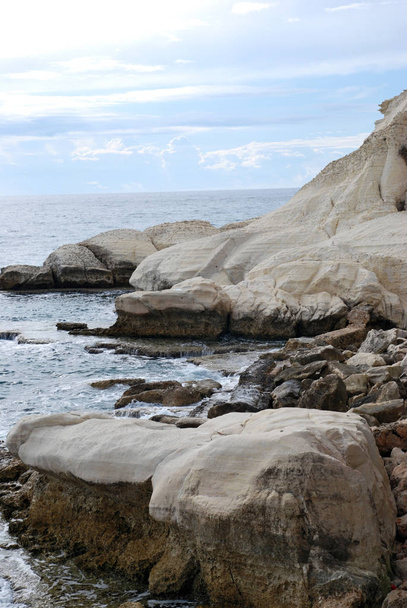 De kalksteen kust van Rosh Hanikra in Israël - Foto, afbeelding