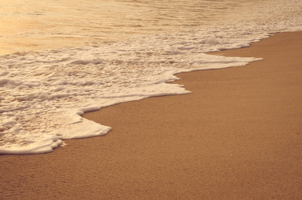 Χώρο αντίγραφο του sunset beach απαλό κύμα και άμμο υφή φόντου. - Φωτογραφία, εικόνα
