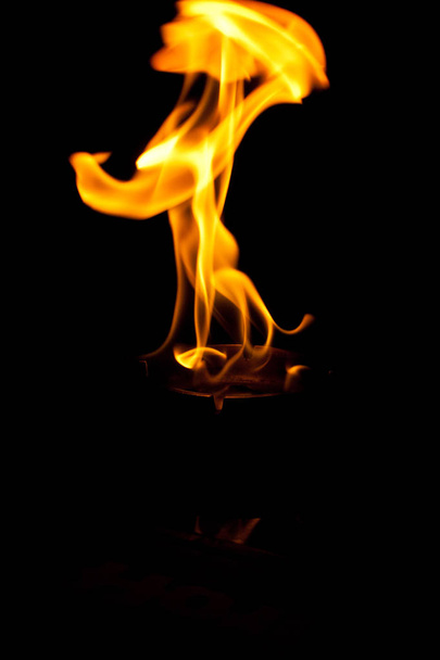 Tűz. Égő tűzifa. Hő. Láng. Égető. A tűz a kandallóban. Hő - Fotó, kép