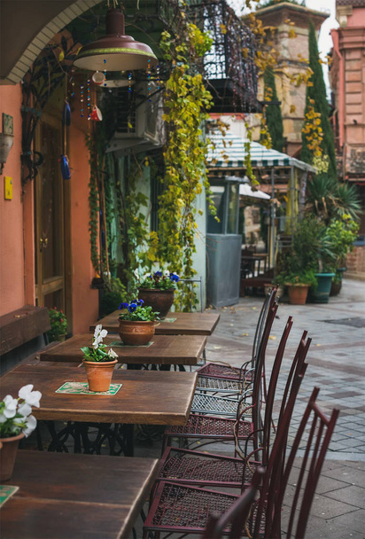 Tables in street cafe - Foto, Bild
