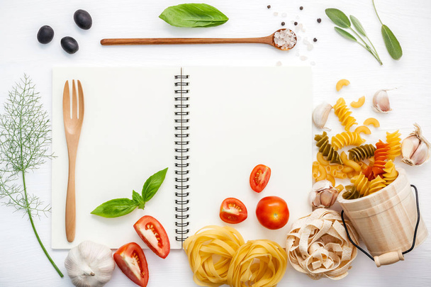 Italian foods concept and menu design . Various pasta elbow maca - Фото, изображение