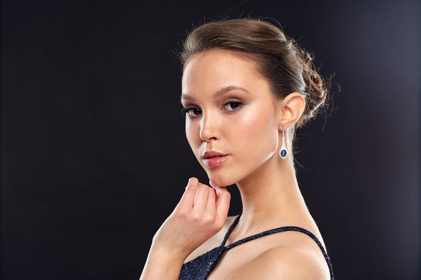 beautiful young asian woman with diamond earring - Fotografie, Obrázek