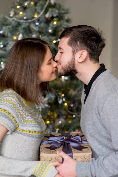 Man make a gift to the woman for Christmas - Valokuva, kuva