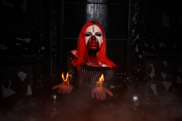 Martwy Zombie Kali igranie z ogniem - Zdjęcie, obraz