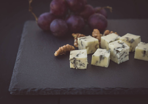 Cheese and walnuts - Foto, Imagen