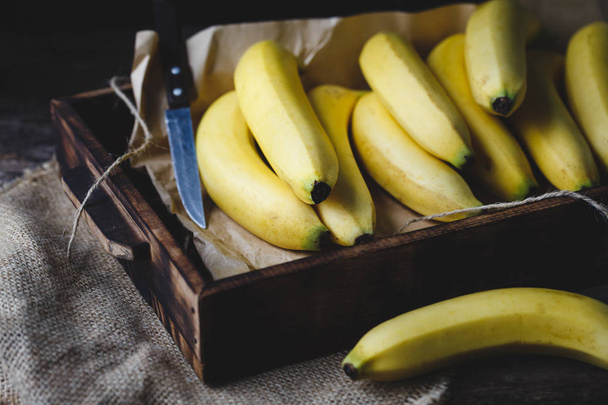 friss sárga banán - Fotó, kép