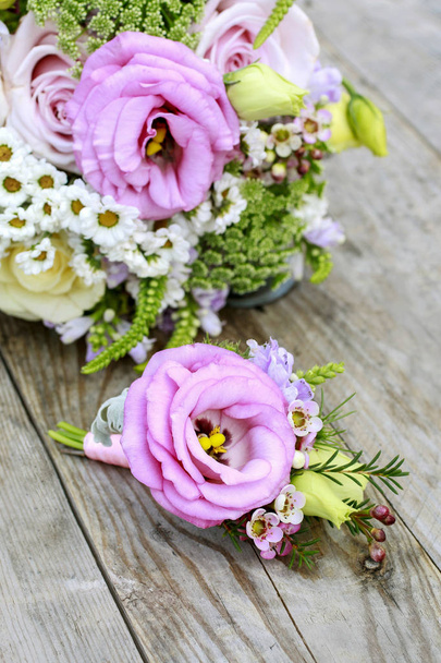 Wedding boutonniere with pink eustoma and chamelaucium flowers. - Фото, изображение