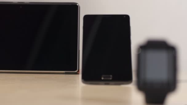 Zwarte gadgets focus één voor één rekening - Video