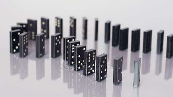 Chute rangée de dominos
 - Séquence, vidéo