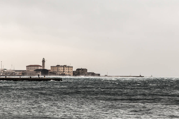 vent sur la jetée de Trieste
 - Photo, image
